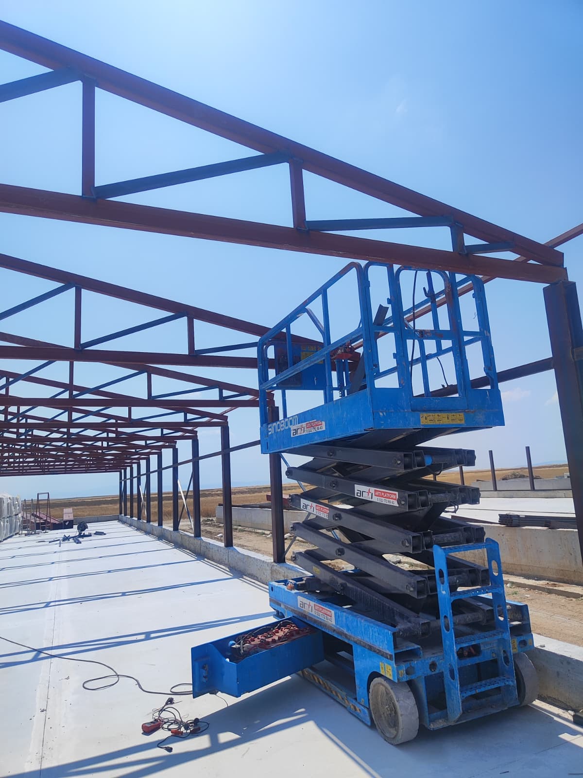 Çelik konstrüksiyon montajında platform ile çalışma